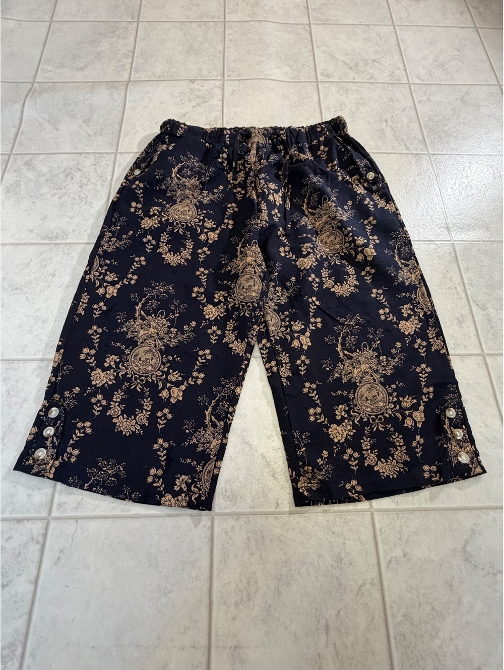 Black and Gold Floral Print Wide Leg Cropped Pants